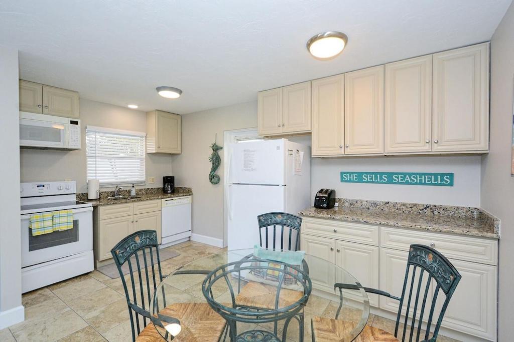 Canal 309 - Right In Siesta Key Village! Екстер'єр фото