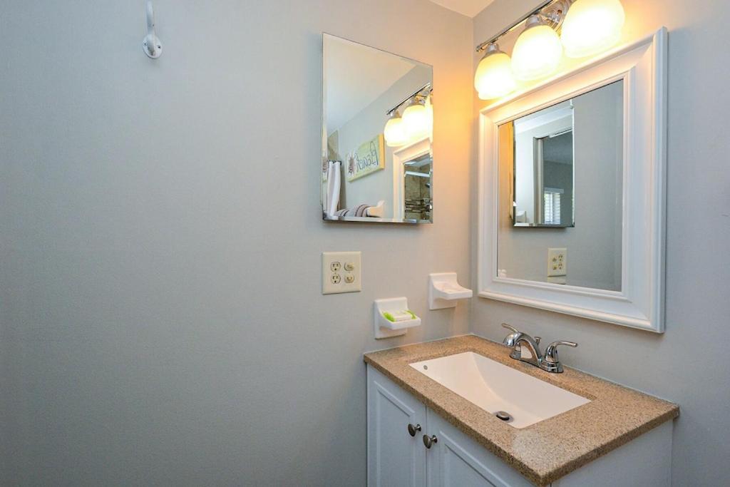 Canal 309 - Right In Siesta Key Village! Екстер'єр фото