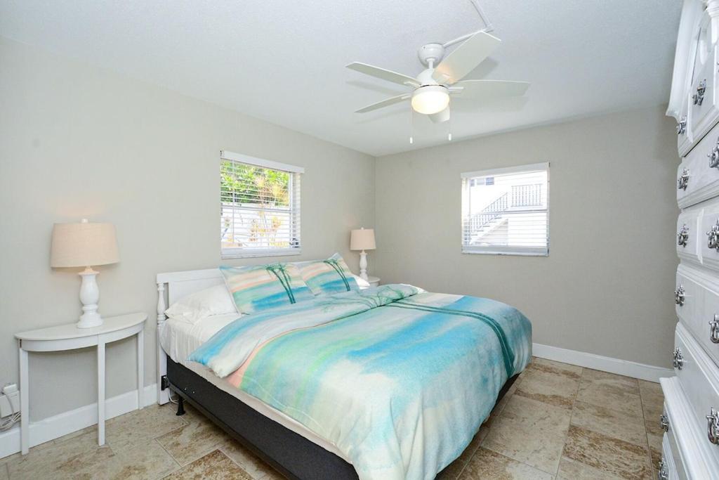 Canal 309 - Right In Siesta Key Village! Екстер'єр фото