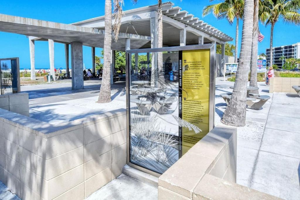 Canal 309 - Right In Siesta Key Village! Екстер'єр фото