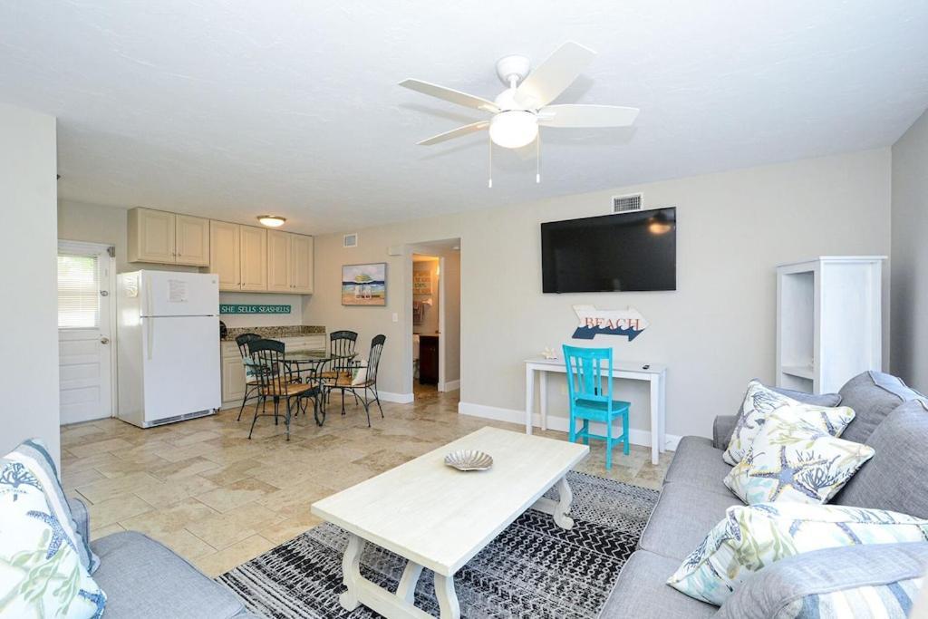 Canal 309 - Right In Siesta Key Village! Екстер'єр фото