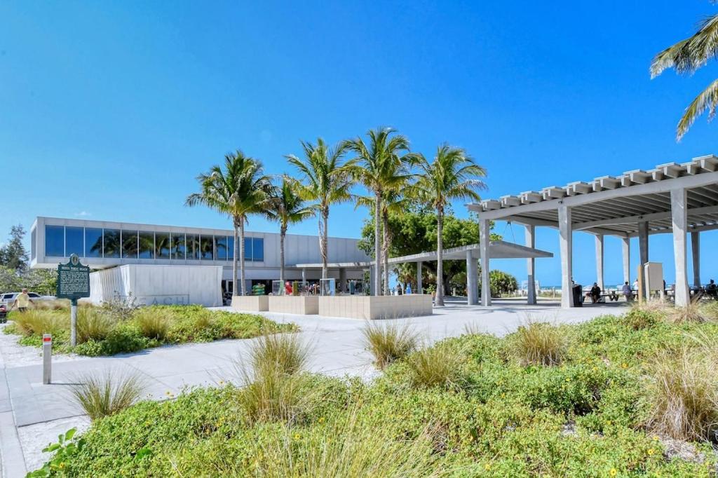 Canal 309 - Right In Siesta Key Village! Екстер'єр фото