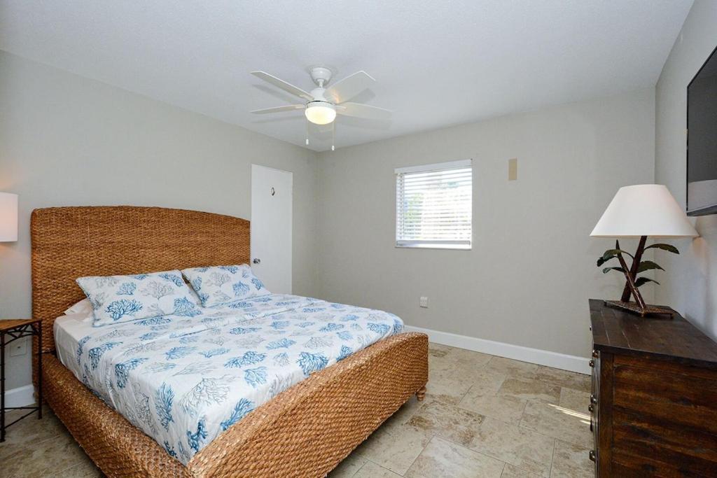 Canal 309 - Right In Siesta Key Village! Екстер'єр фото