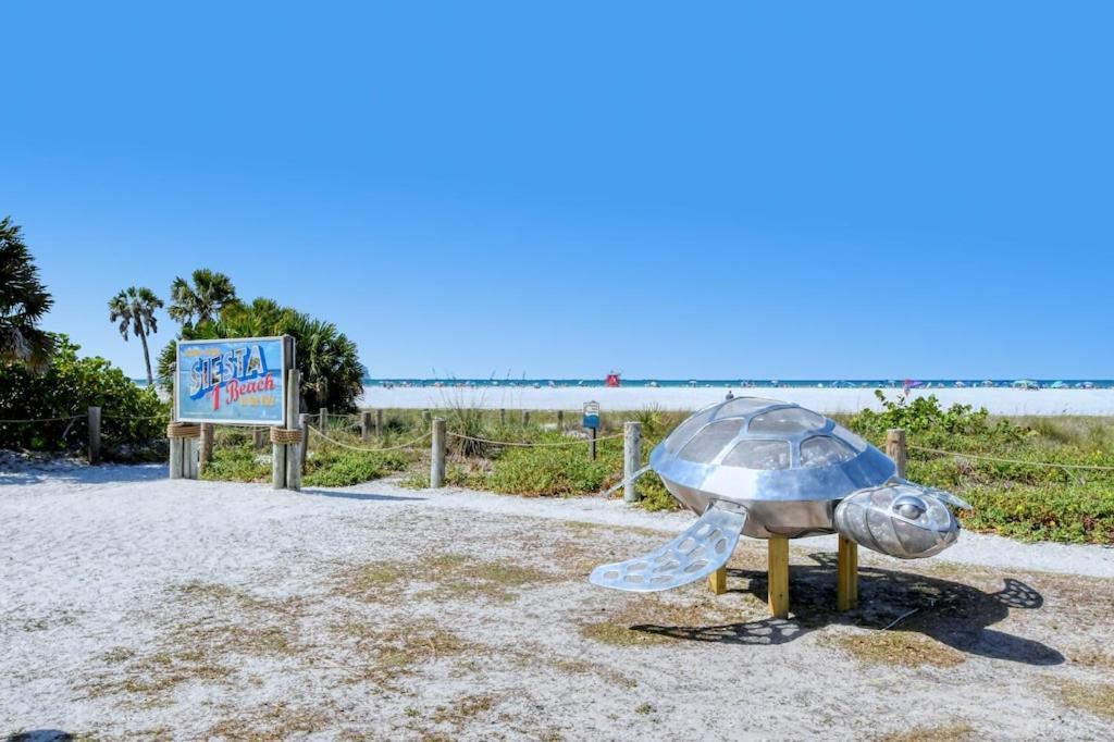 Canal 309 - Right In Siesta Key Village! Екстер'єр фото