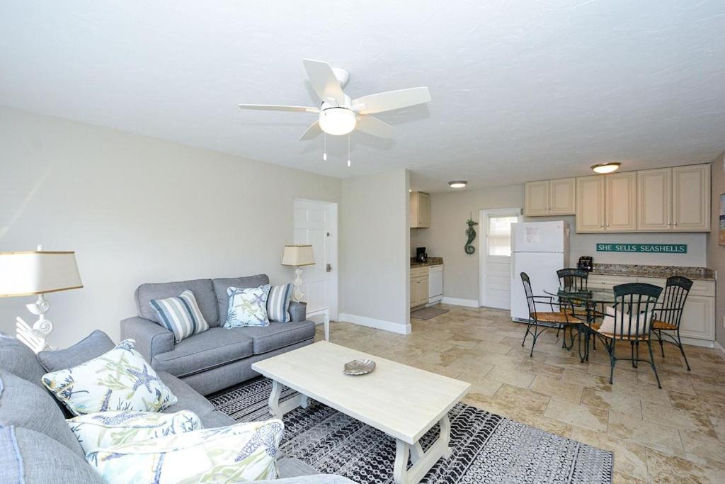 Canal 309 - Right In Siesta Key Village! Екстер'єр фото