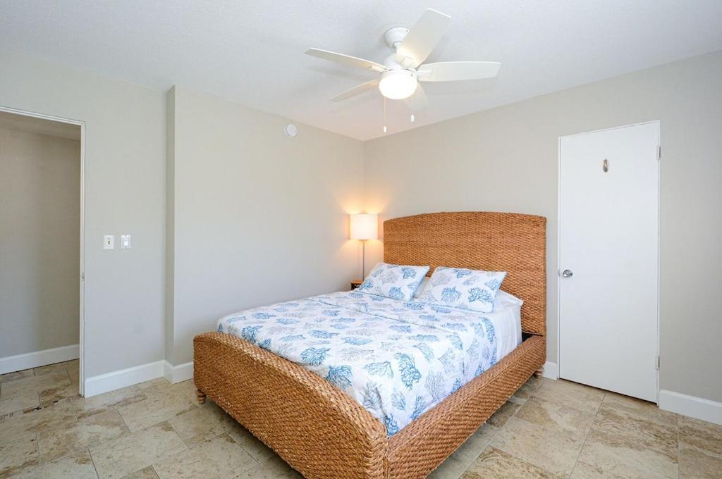 Canal 309 - Right In Siesta Key Village! Екстер'єр фото