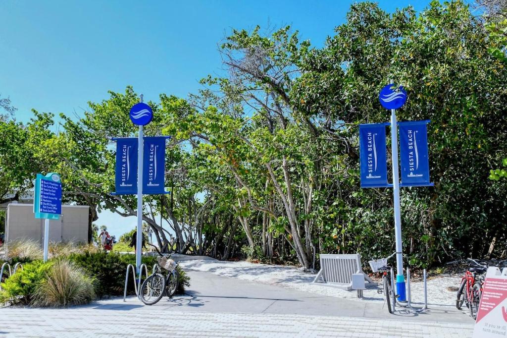 Canal 309 - Right In Siesta Key Village! Екстер'єр фото